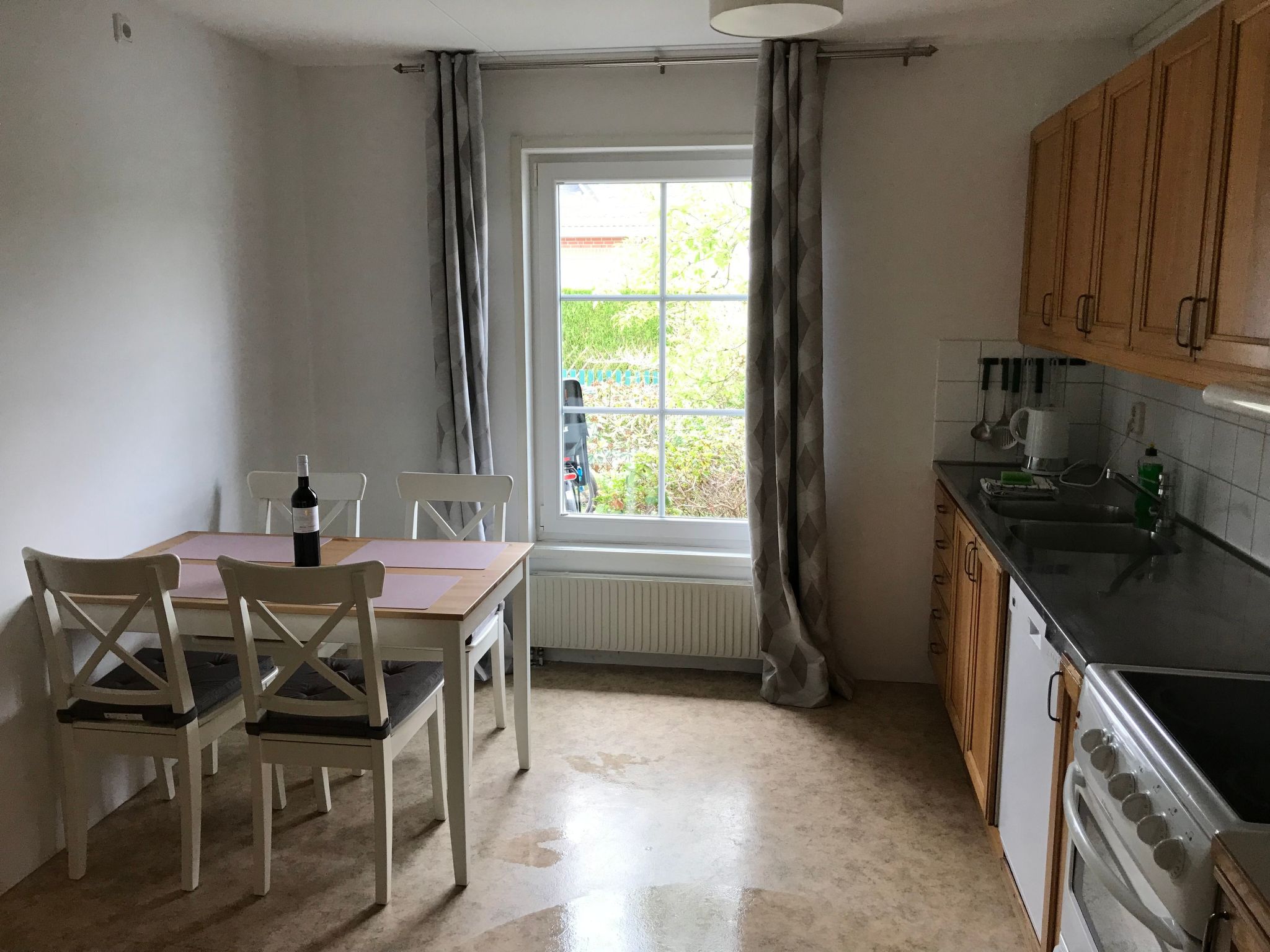 Geräumige Ferienwohnung mit eigener Terrasse-Binnen