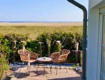 Strandhaus am Wasser