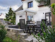 mit Terrasse