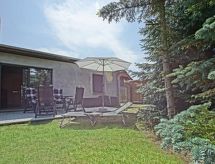 mit Garten, Grill und Terrasse