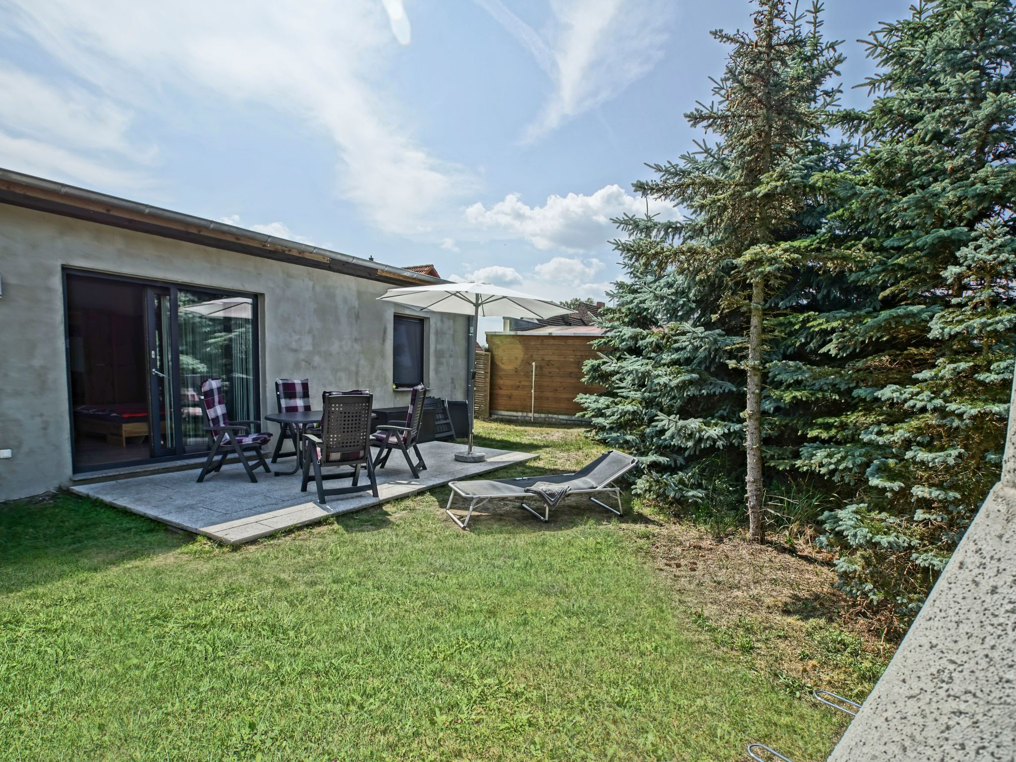 Mit Garten, Grill und Terrasse