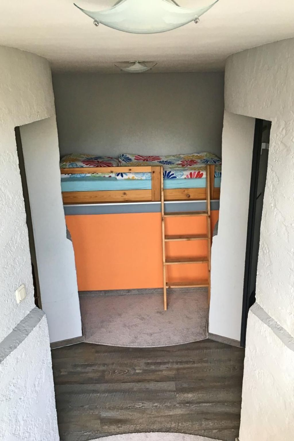 Silo mit kleinem Garten-Image-tags.info