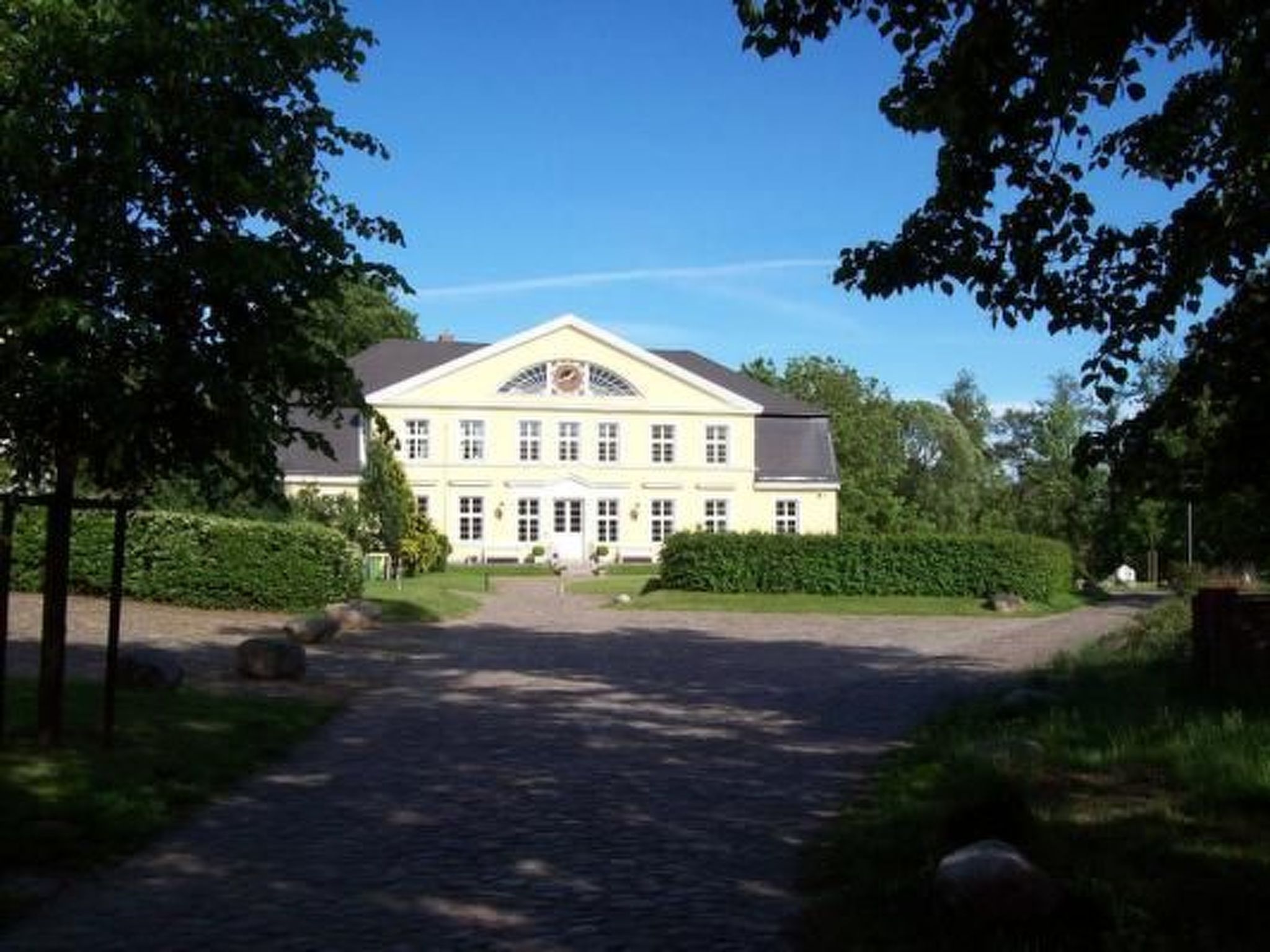 Silo mit kleinem Garten-Image-tags.info