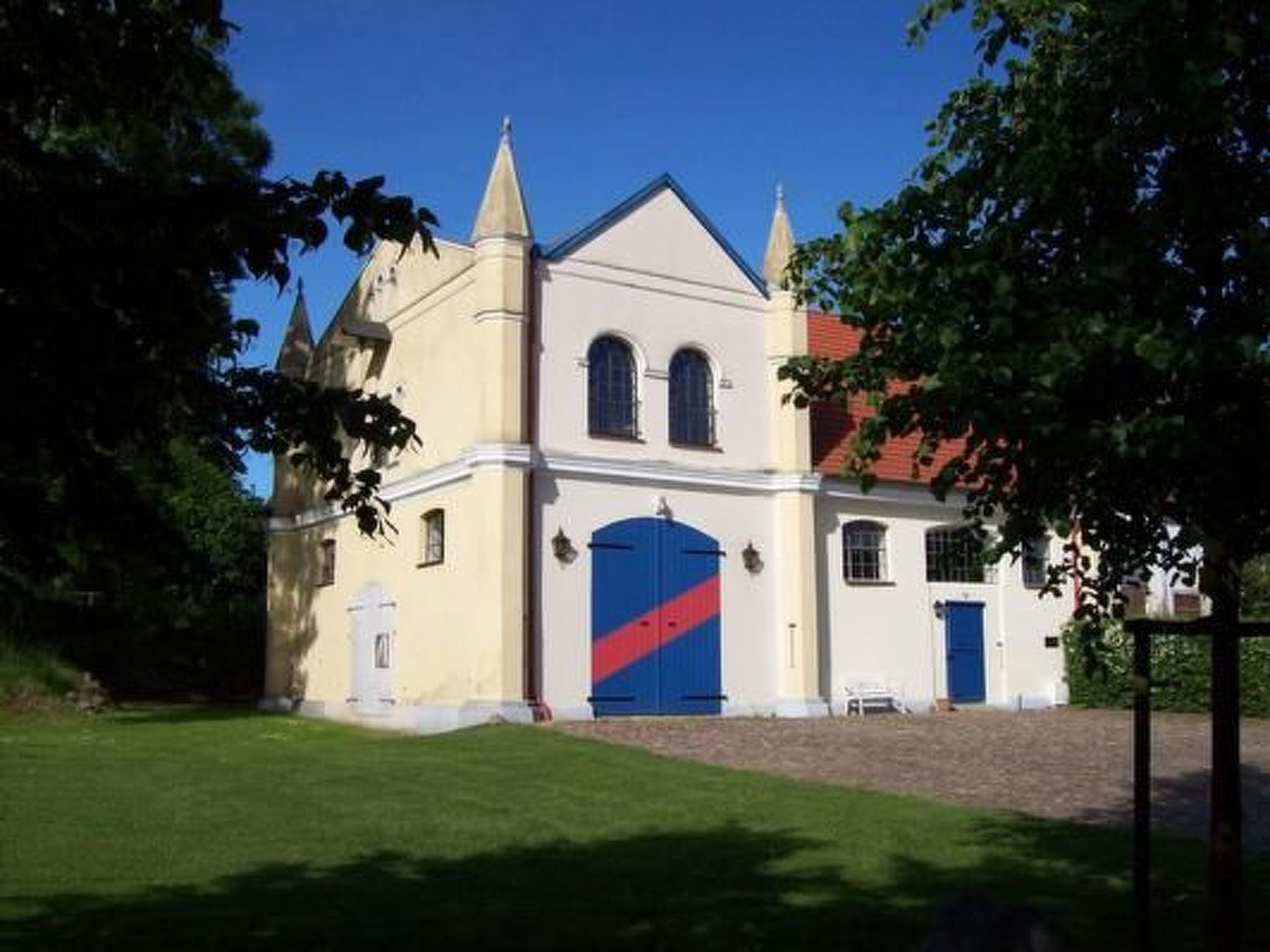 Silo mit kleinem Garten-Image-tags.info