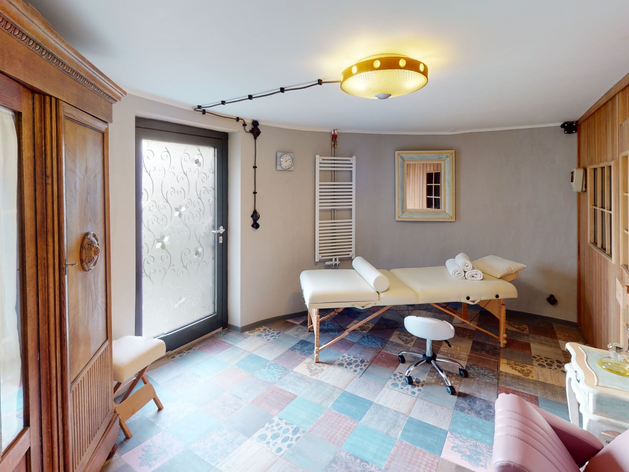 Silo mit kleinem Garten-Image-tags.info