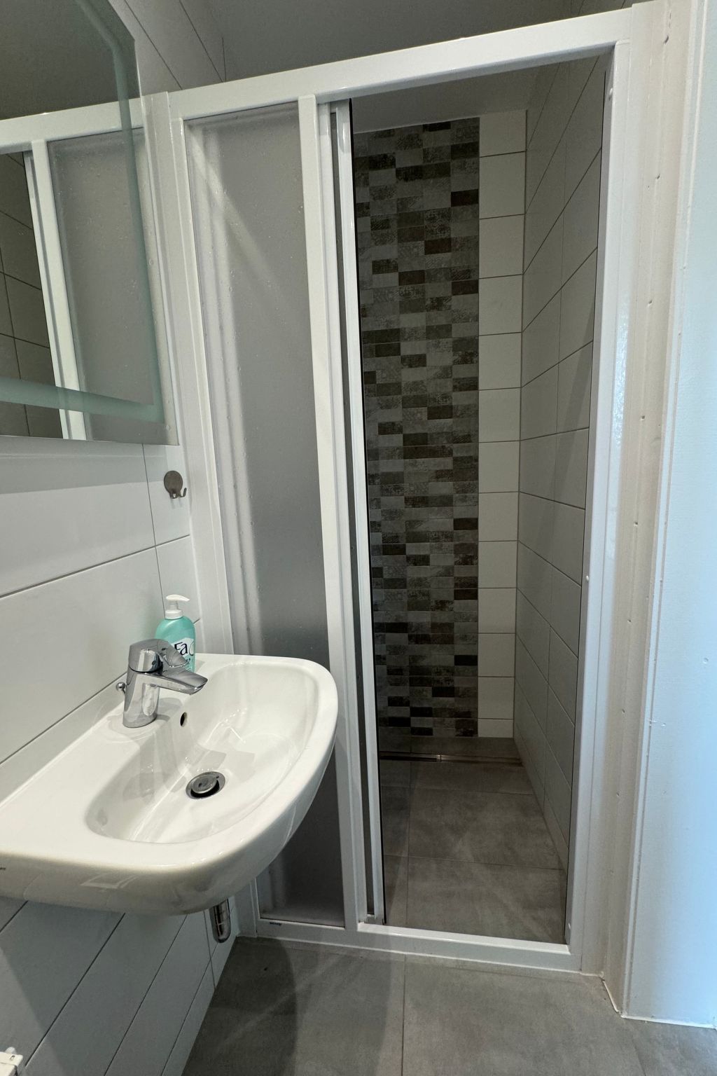 Mariena am Waldrand-Image-tags.info