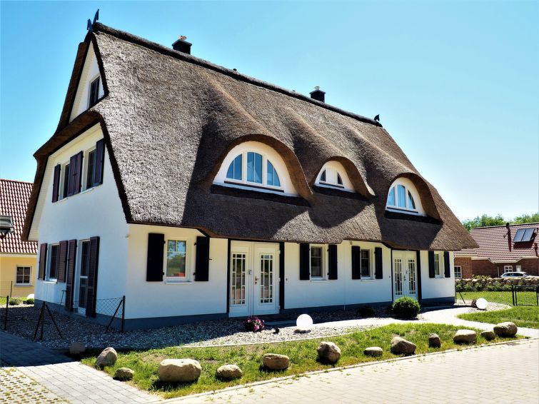 Traumhafte Reetdach-doppelhaushälfte Mit Garten - Rerik