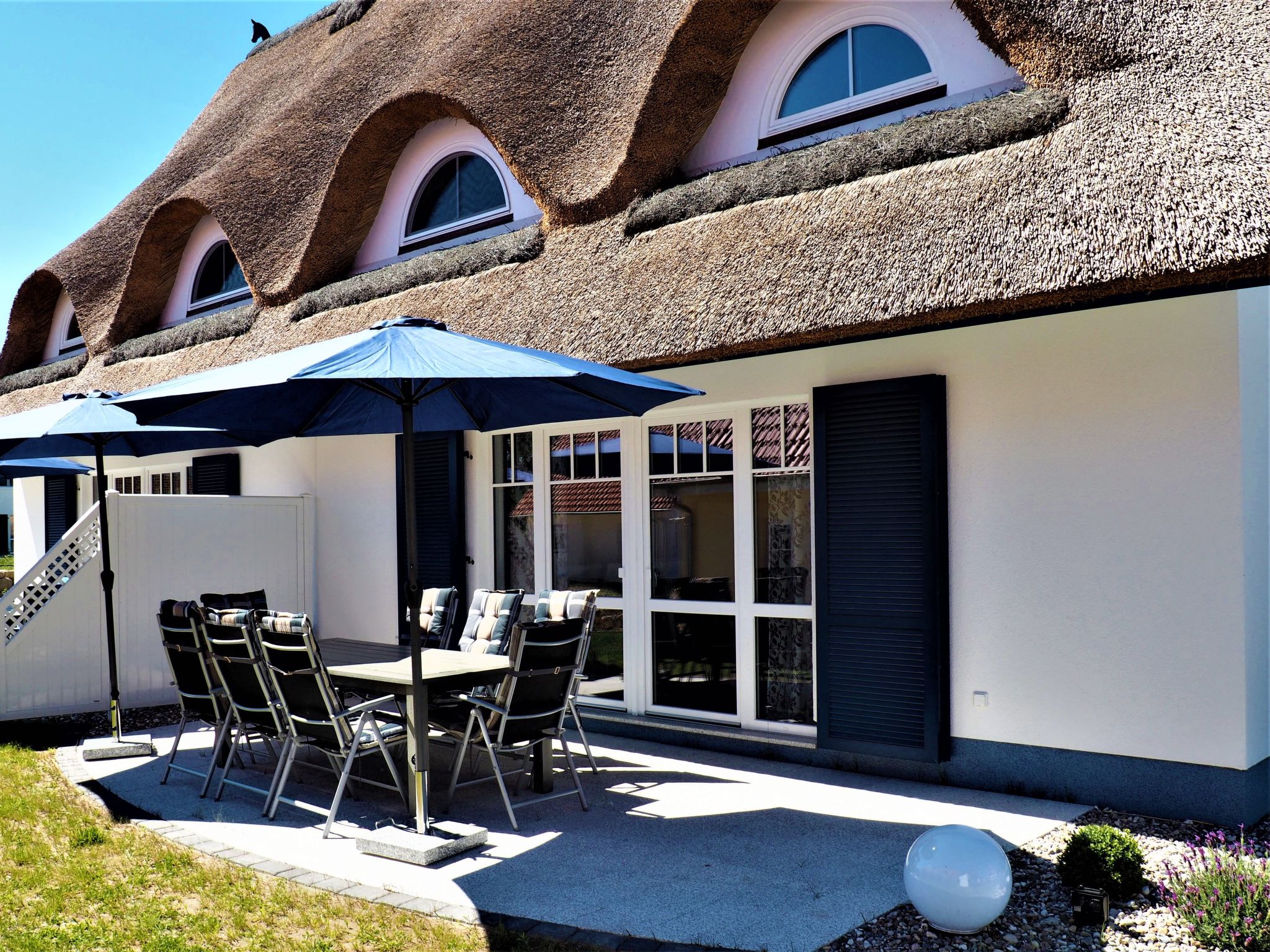 Traumhafte Reetdach-Doppelhaushälfte mit Garten-Binnen