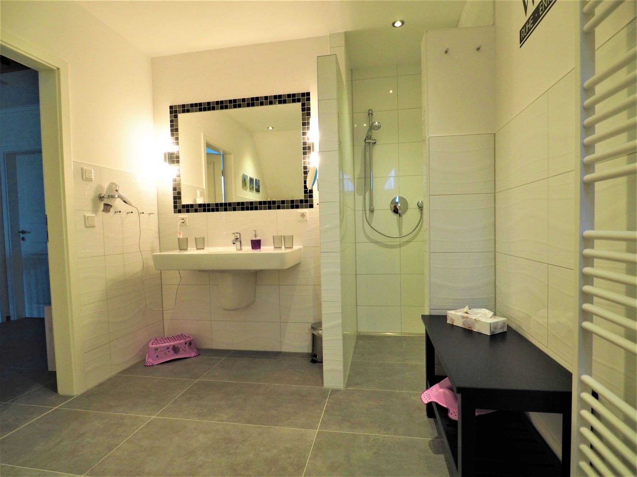 Traumhafte Reetdach-Doppelhaushälfte mit Garten-Binnen