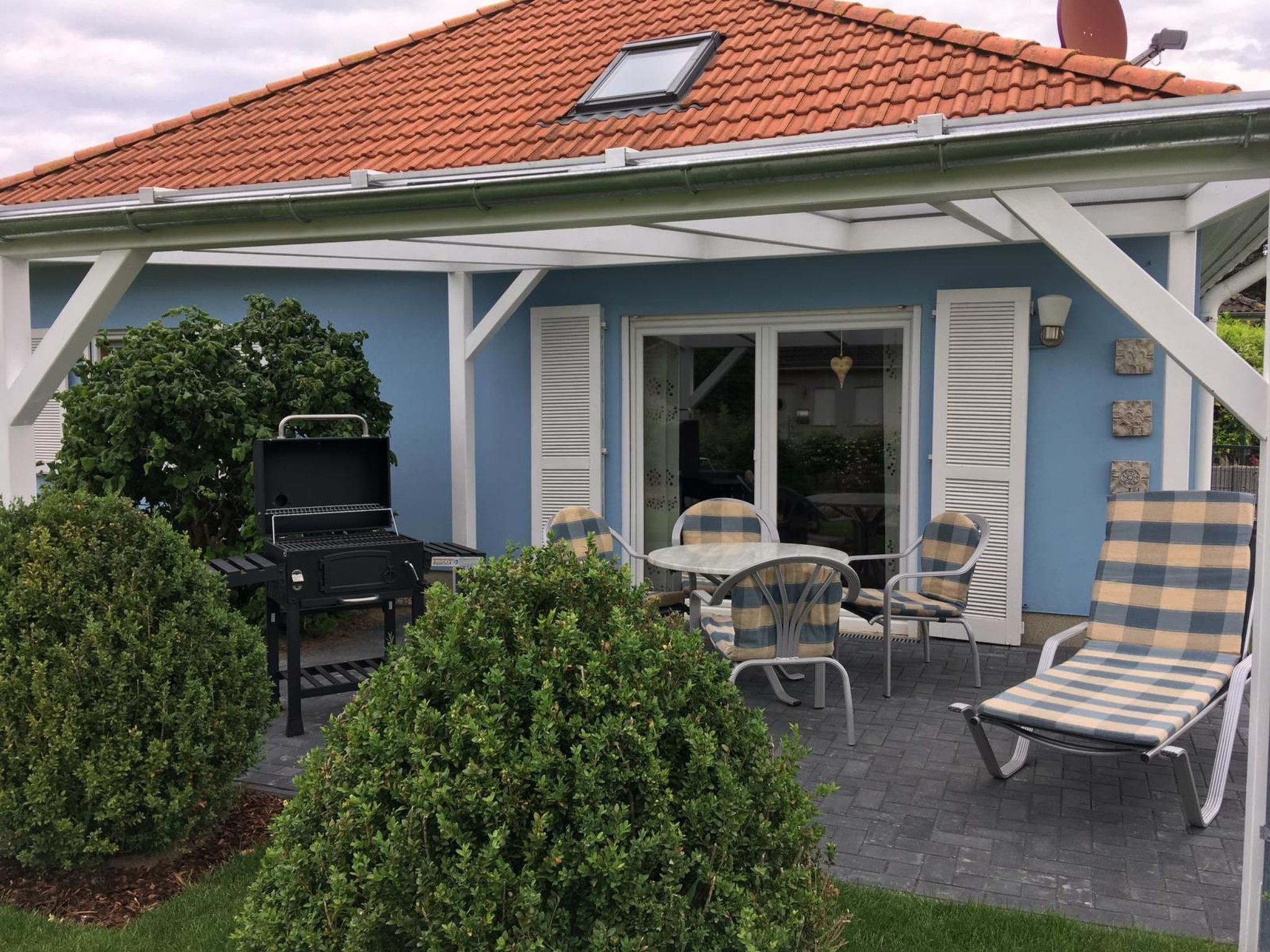 In Wischuer mit Terrasse, Grill und Garten