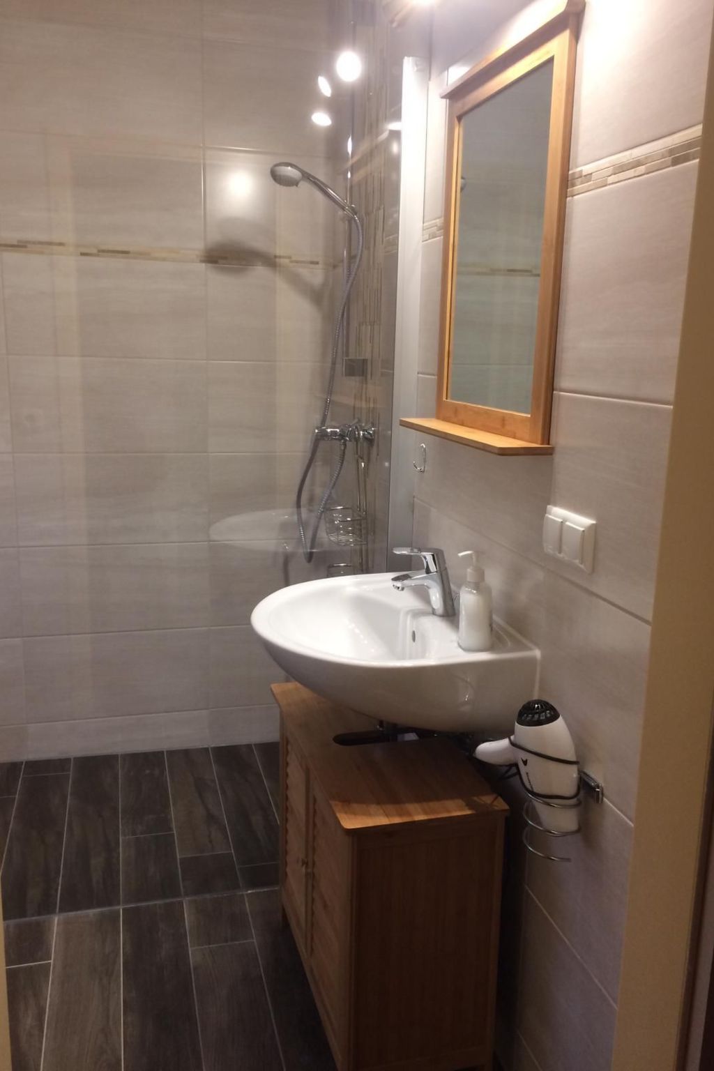 In Wischuer mit Terrasse, Grill und Garten-Image-tags.info