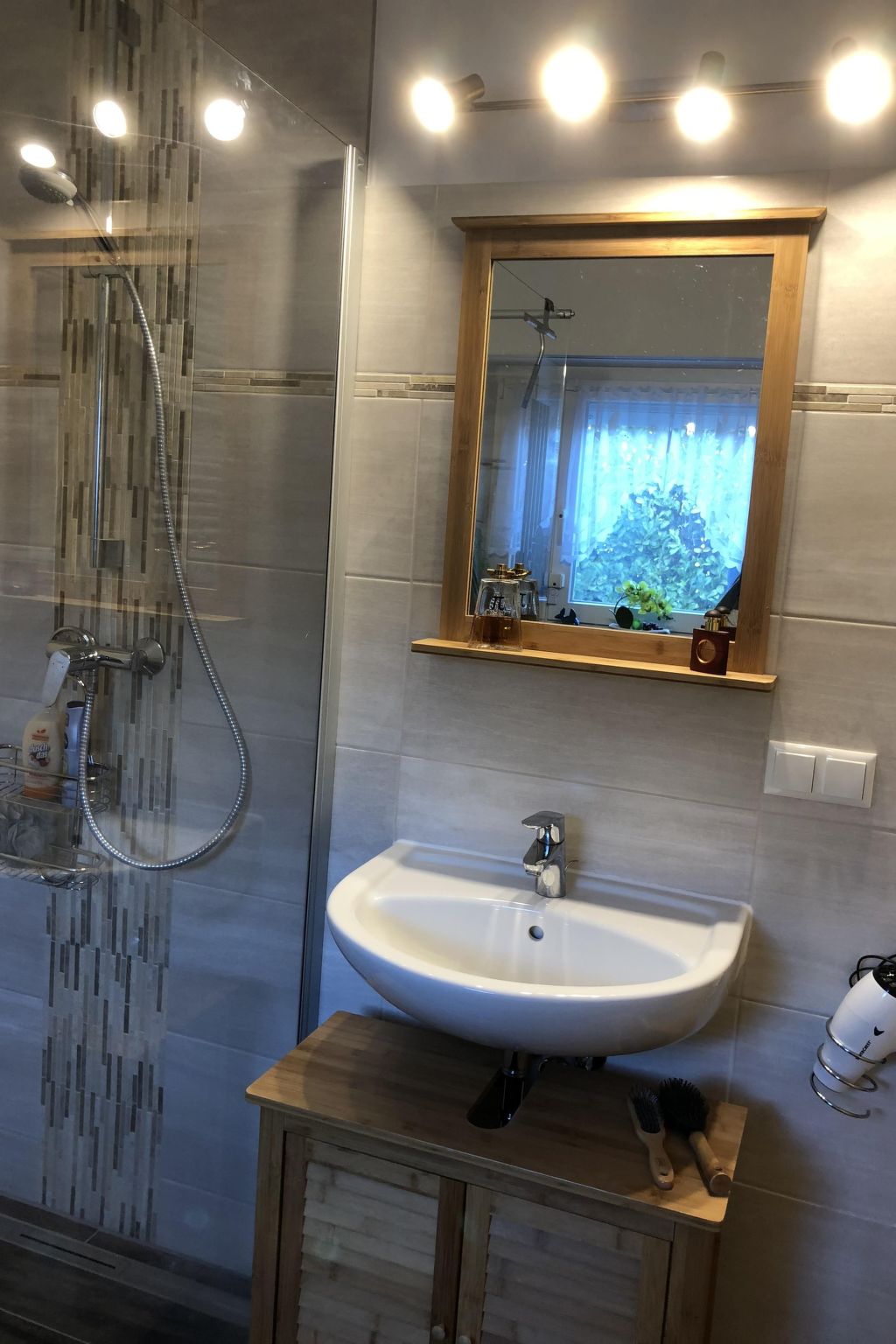 In Wischuer mit Terrasse, Grill und Garten-Image-tags.info