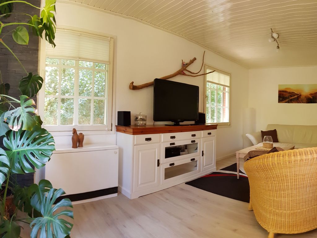 Feriehus Idyllisches Reetdachhaus mit großem Garten Groß Schoritz (4)