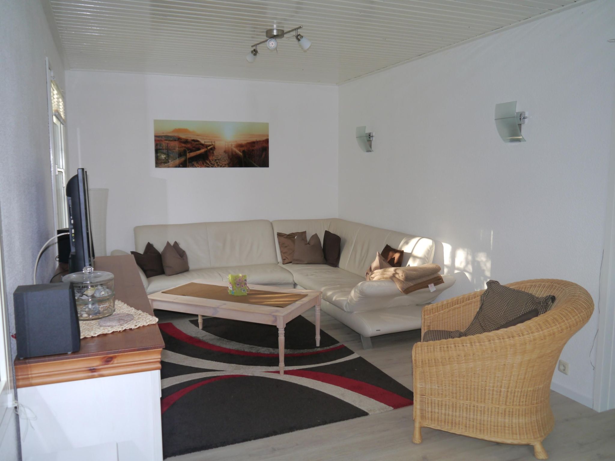 Idyllisches Reetdachhaus mit großem Garten-Binnen