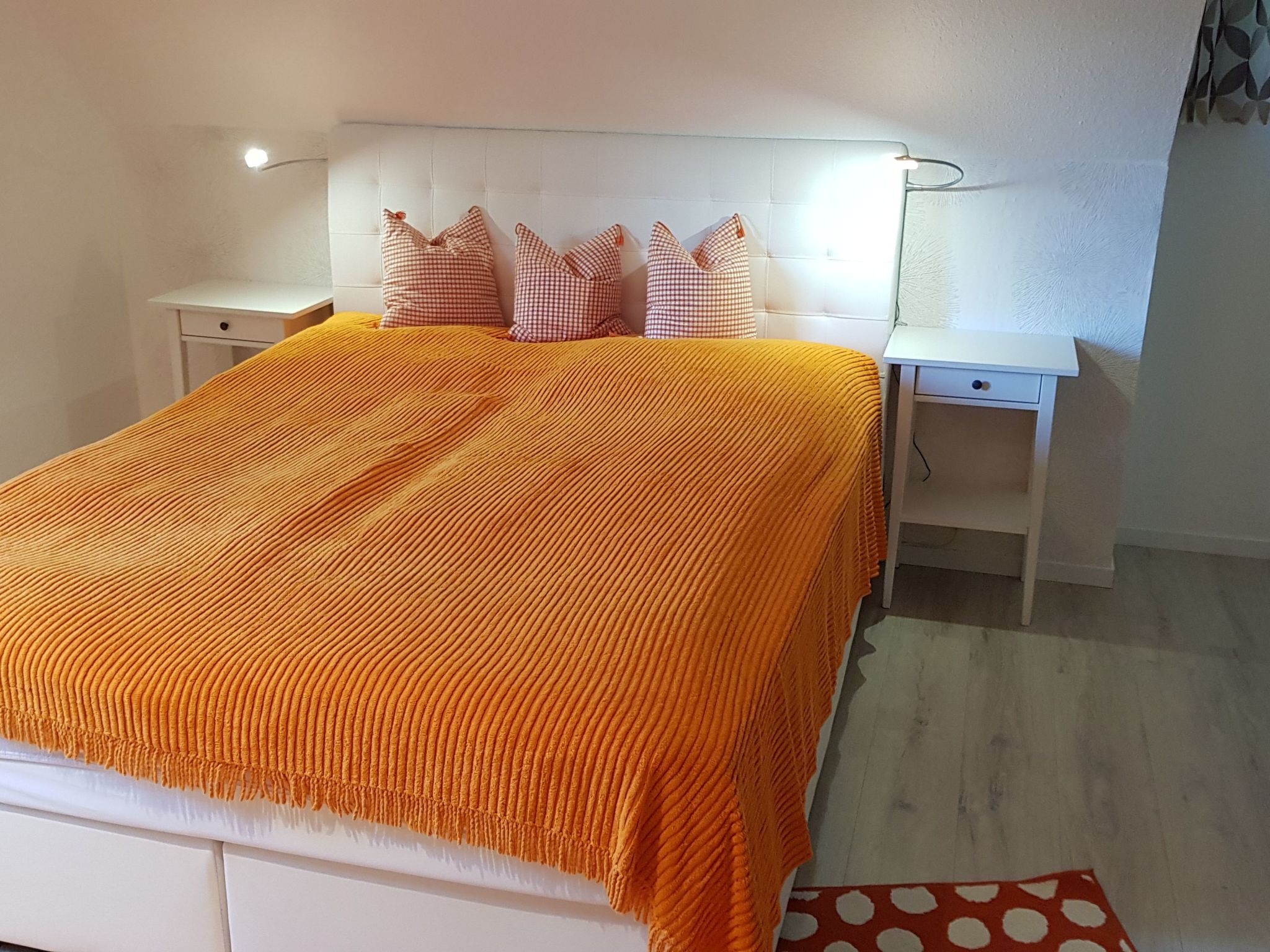 Idyllisches Reetdachhaus mit großem Garten-Binnen