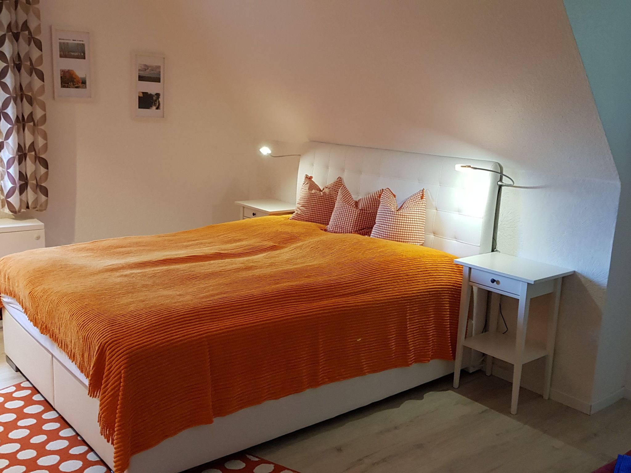 Idyllisches Reetdachhaus mit großem Garten-Binnen