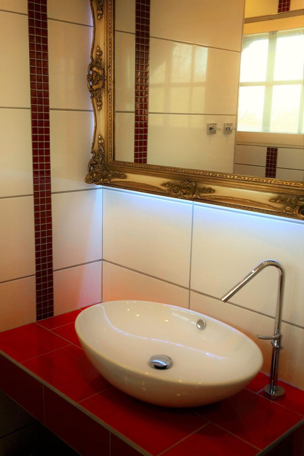 Idyllisches Reetdachhaus mit großem Garten-Binnen