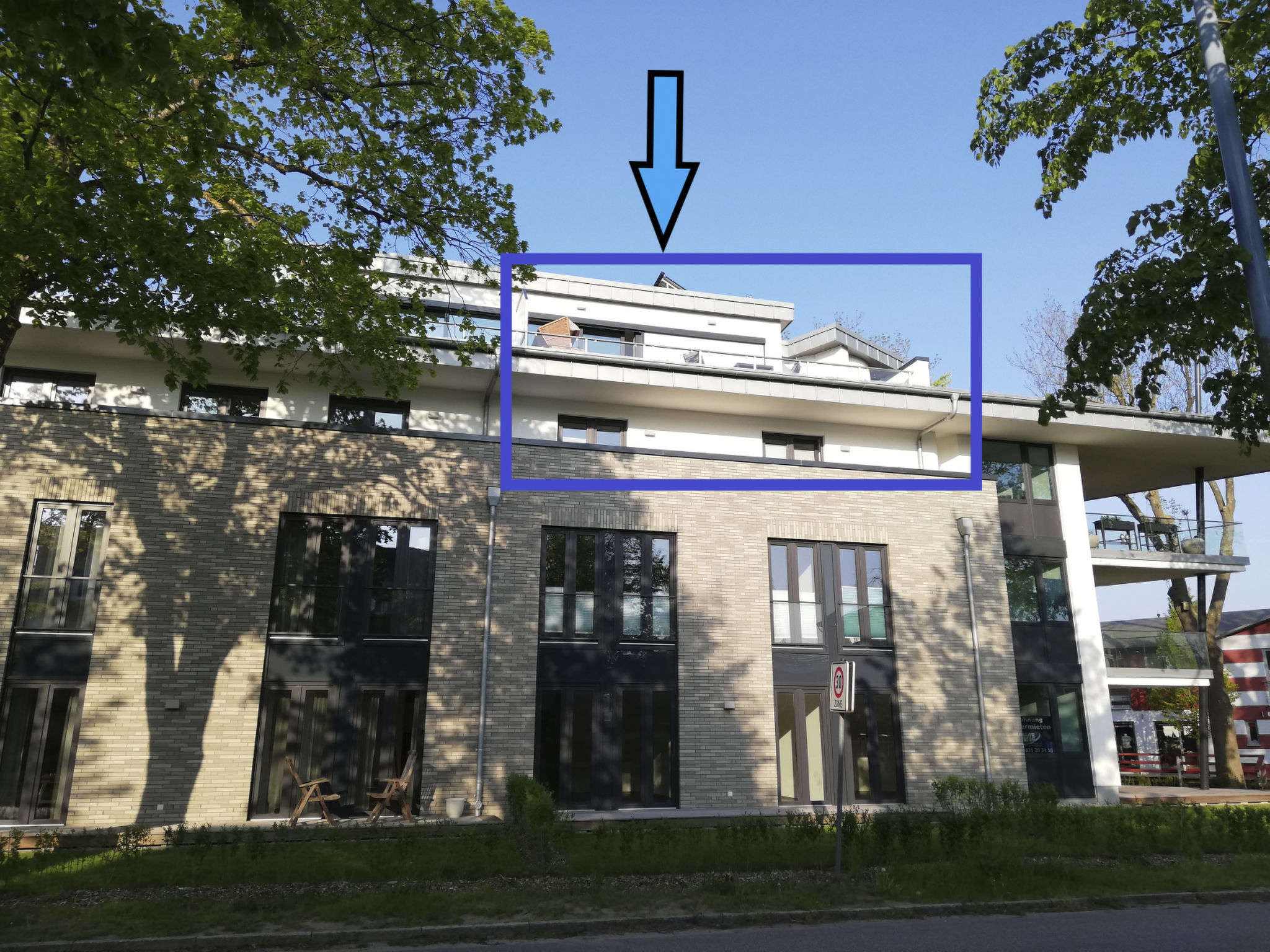 The modern residential building was built in 2018 and is located in the centre of Lauterbach, just 100 m from the harbour. high-quality and tasteful furnishings create a cosy atmosphere and offer our ..