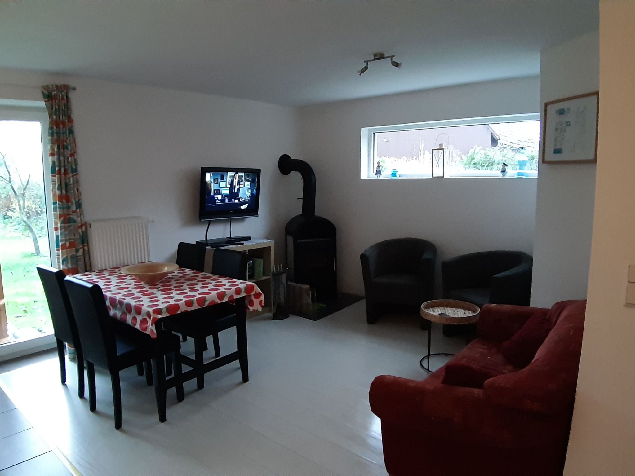 In Vorland mit Grill und Garten-Dedans