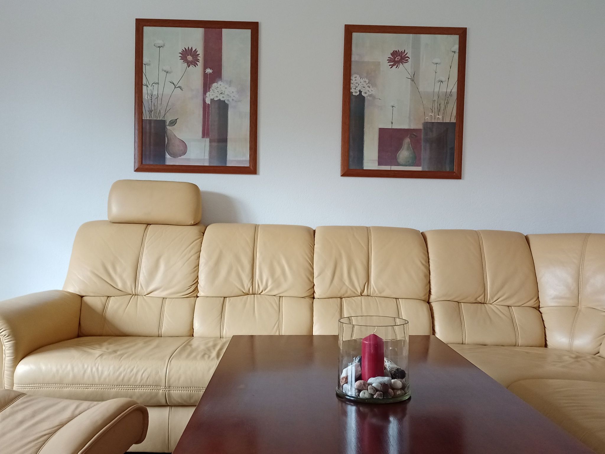 Appartement mit Blick auf das Wasser — Living Room (3 of 10)