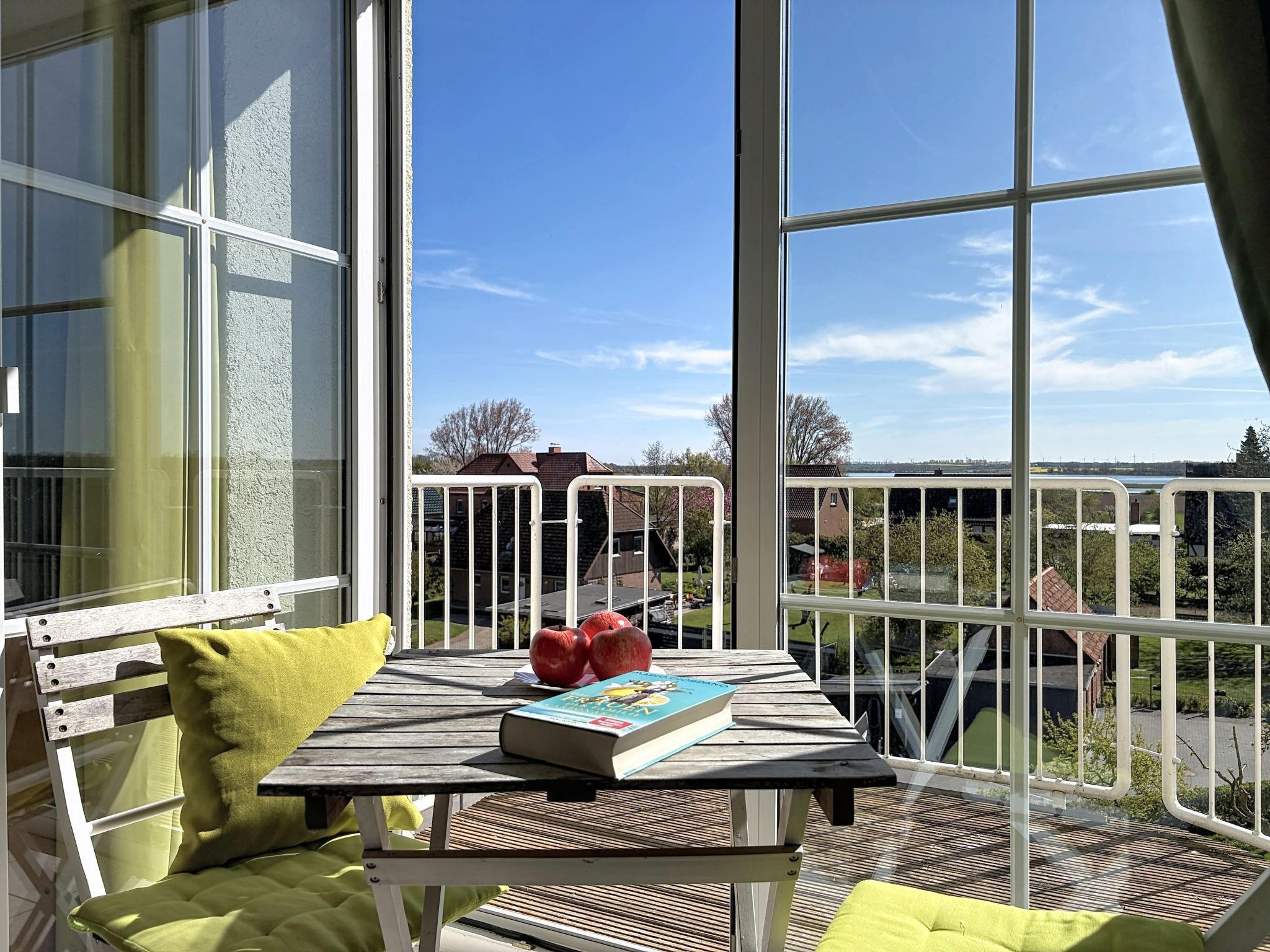 Appartement 3-kamers 53 m2 op de 3e verdieping. Woon-/eetkamer met Sat-TV (Flatscreen TV), CD-speler. Uitgang naar het balkon. 1 kamer met 1 2-pers bed (180 cm, lengte 200 cm). Kookhoek (oven, afwasma..