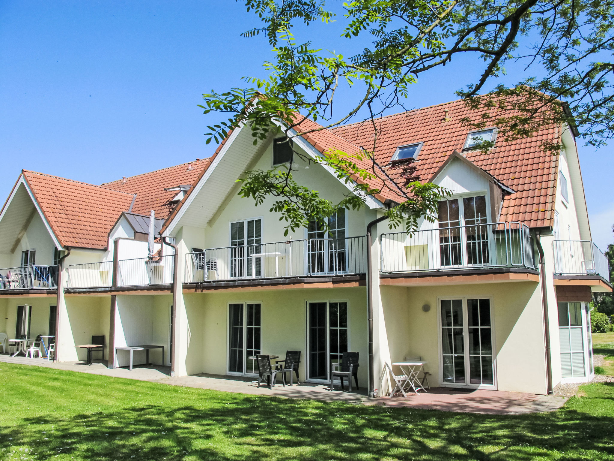 Appartement 2-kamers 46 m2, op de begane grond. Het objekt is geschikt voor 2 volwassenen + 2 kinderen. Woon-/slaapkamer met 1 2-pers divanbed (140 cm, lengte 200 cm), Sat-TV (Flatscreen TV), CD-spele..