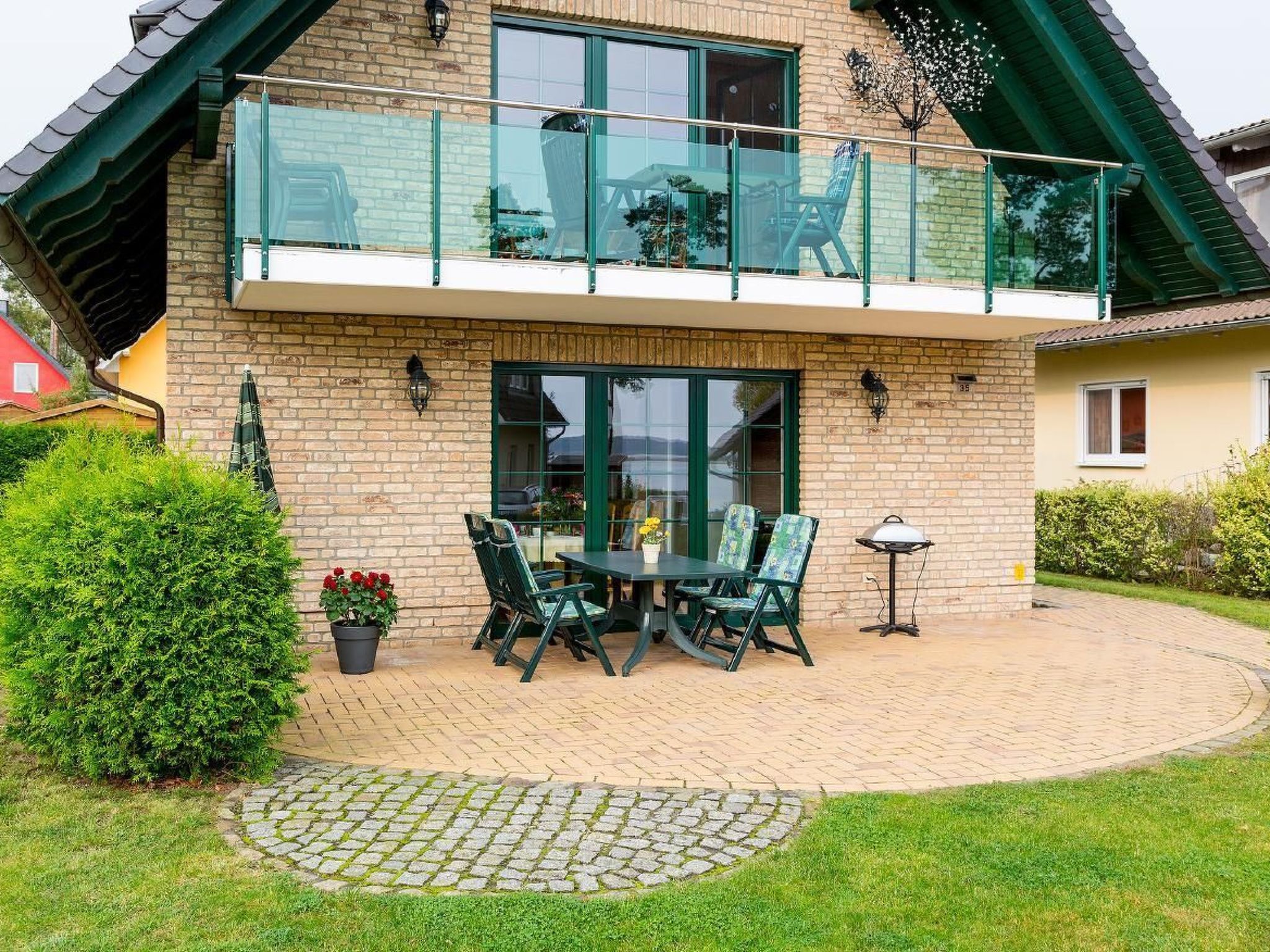 Gemütliche Wohnung mit Grill und Seeblick-Outside