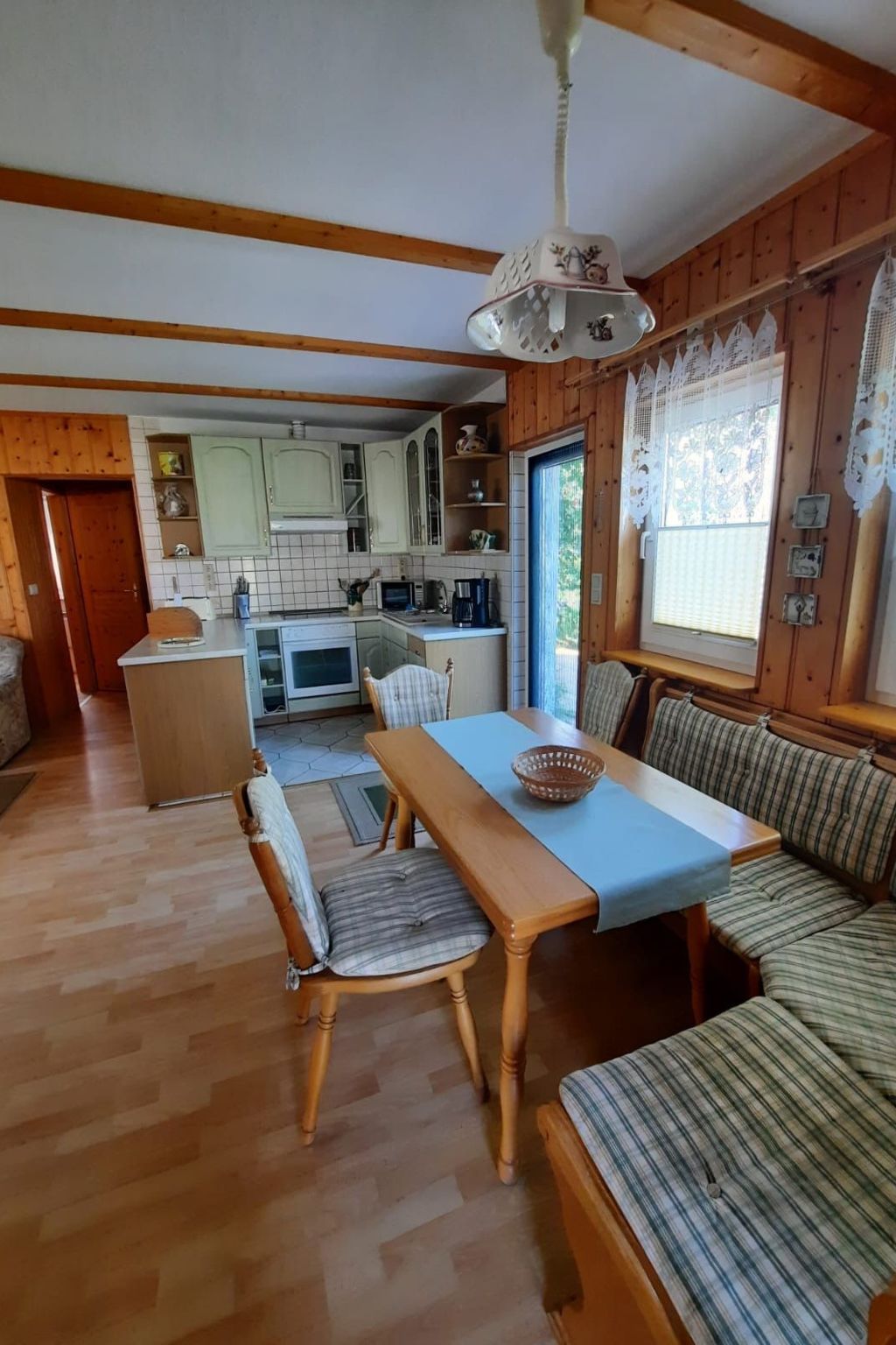 In Dahmen Terrasse und Grill-Dedans