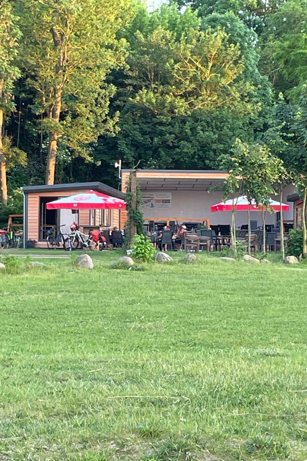 In Dahmen Terrasse und Grill-Dedans