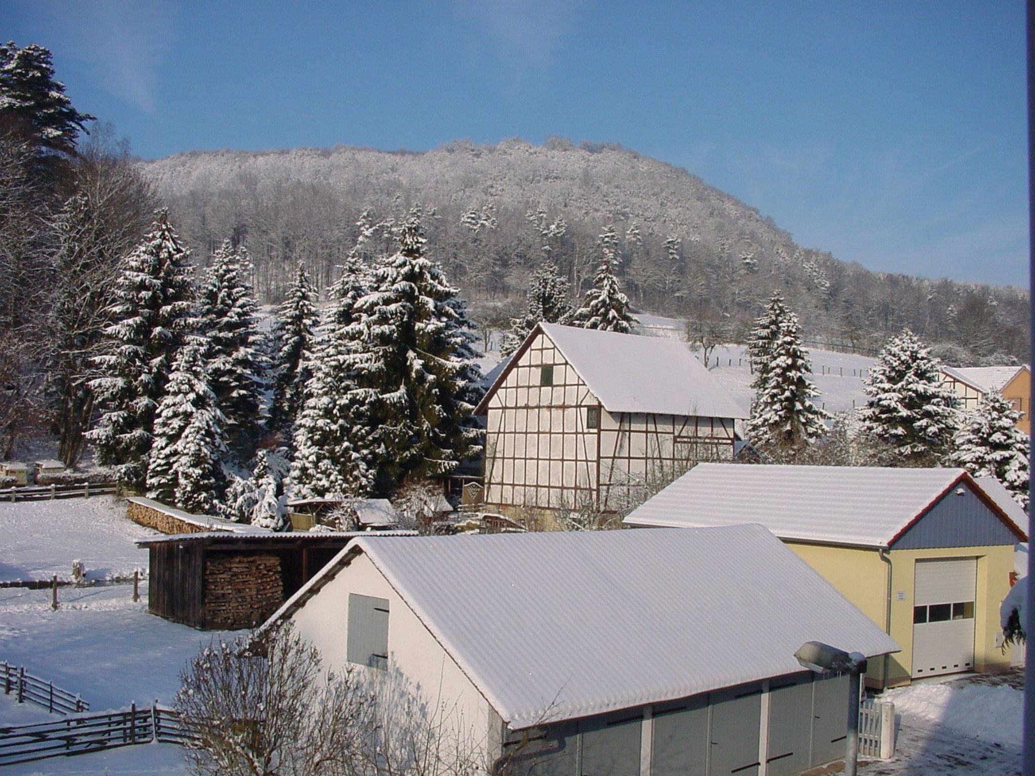 In Holzhausen mit Grill und Terrasse-Image-tags.info