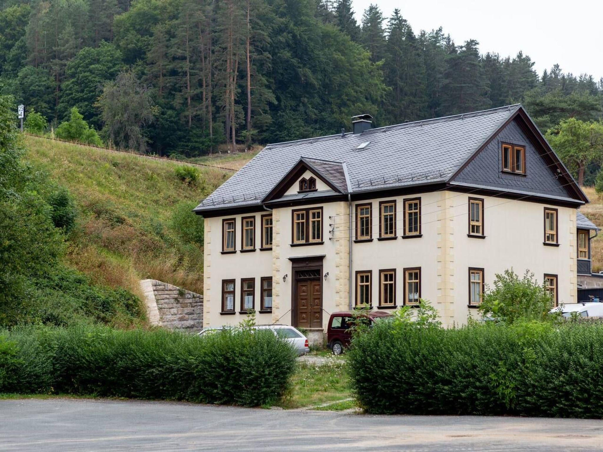 Komfortable Ferienwohnung in Paulinzella mit Großem Garten