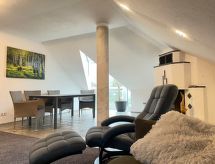 Naturnah mit Pool und Sauna