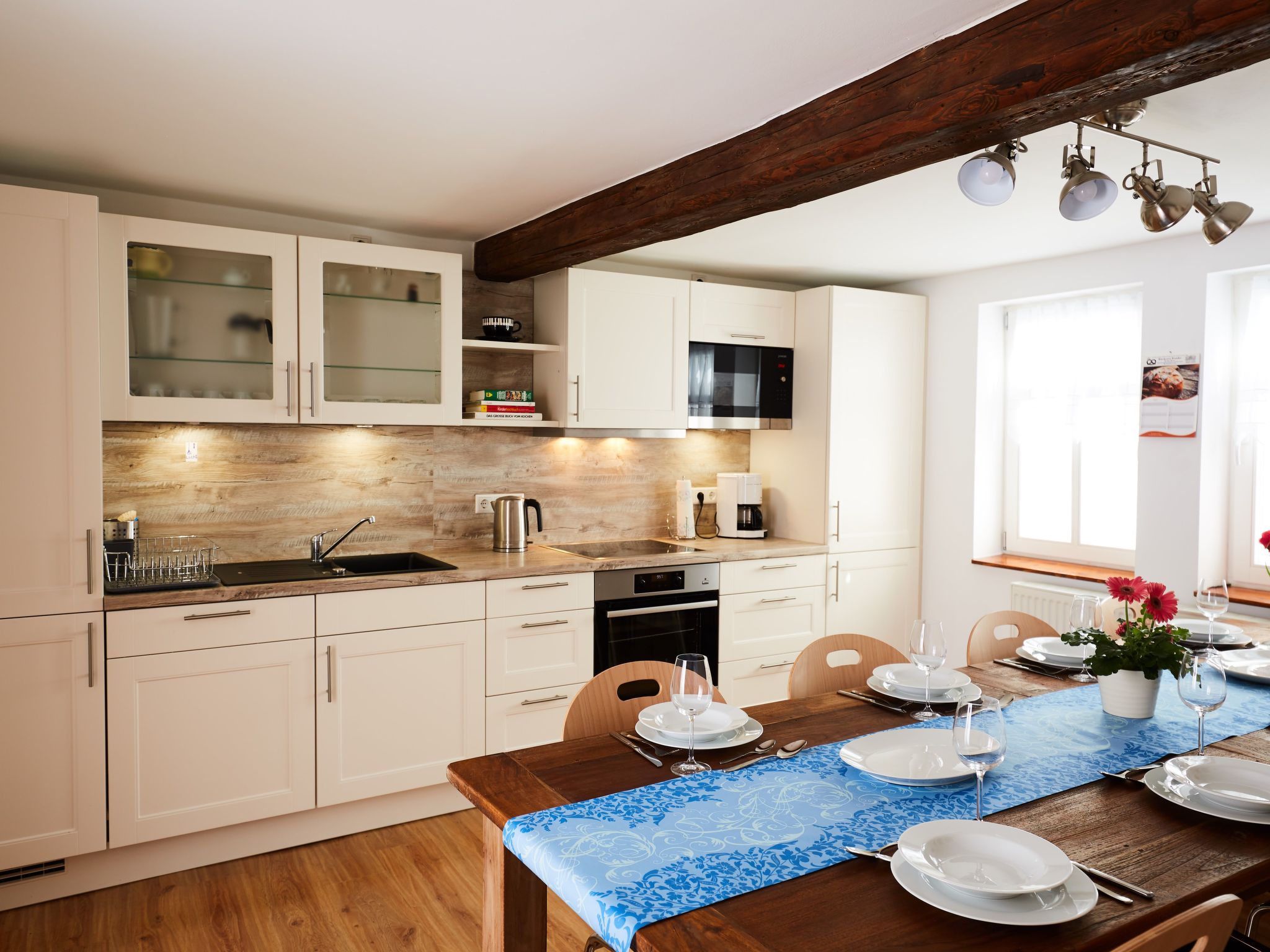 Fachwerkhaus mit Garten, Grill und Terrasse-Dedans