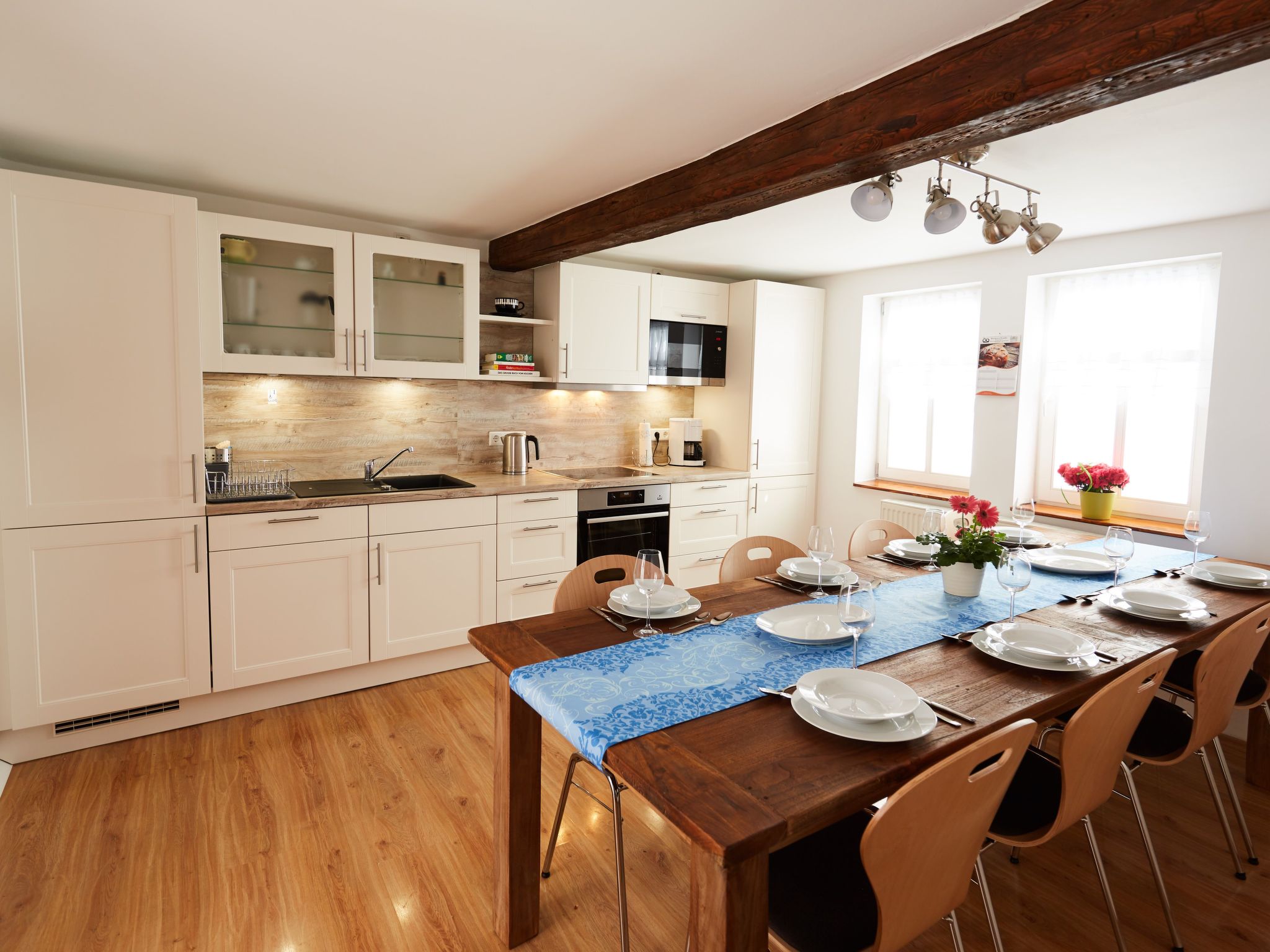 Fachwerkhaus mit Garten, Grill und Terrasse-Dedans