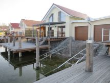 Seehaus Arielle: vrijstaand vakantiehuis met eigen watergrondstuk aan het meer - thumbnail 1