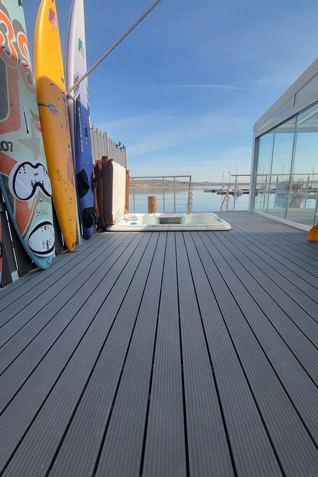 Seehaus Pippa mit Sauna und Whirlpool direkt am See-Image-tags.info