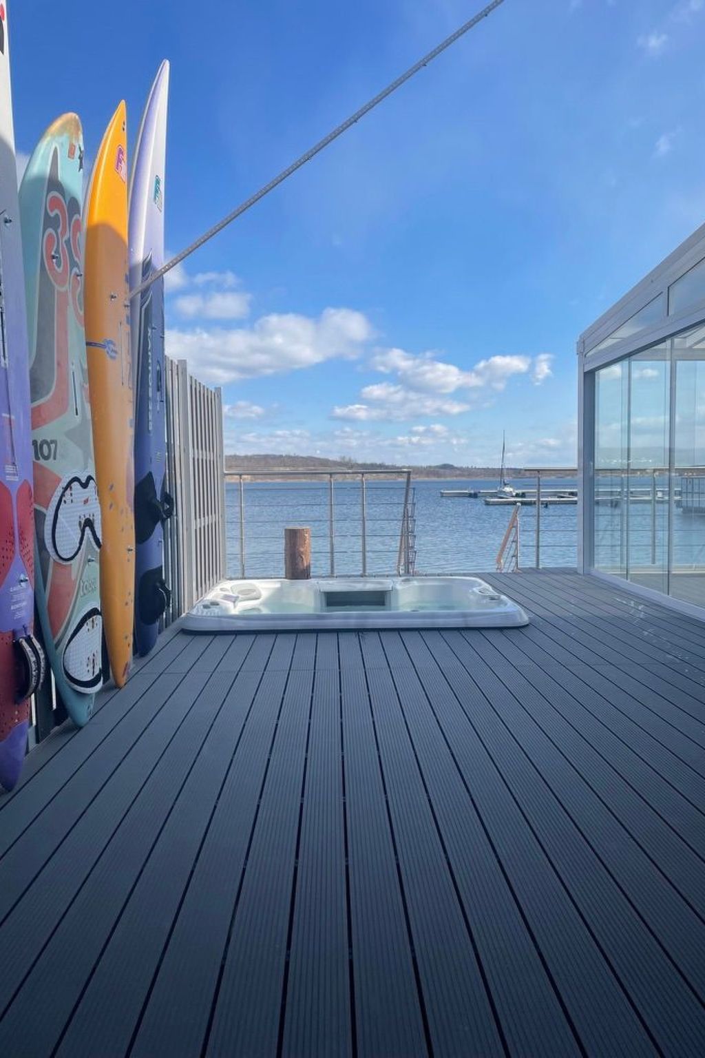 Seehaus Pippa mit Sauna und Whirlpool direkt am See-Image-tags.info