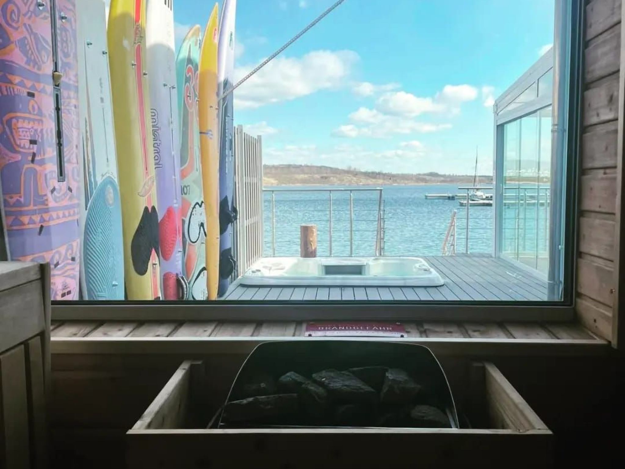 Seehaus Pippa mit Sauna und Whirlpool direkt am See-Image-tags.info