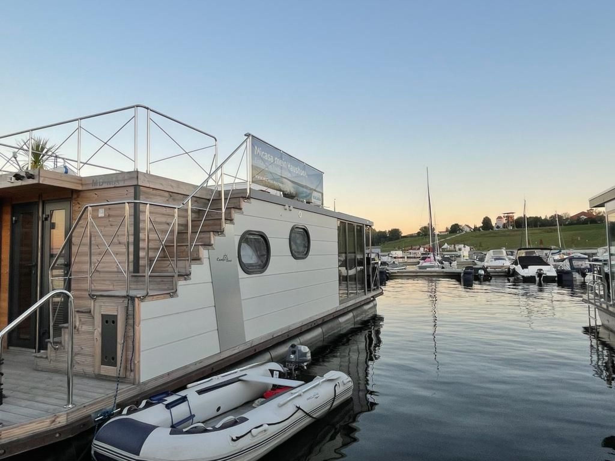 Ahoy and welcome aboard our Micasa houseboat in Braunsbedra Marina. Experience freedom on the water and enjoy a break from everyday life. With 33 square metres of living space, Micasa is the perfect p..