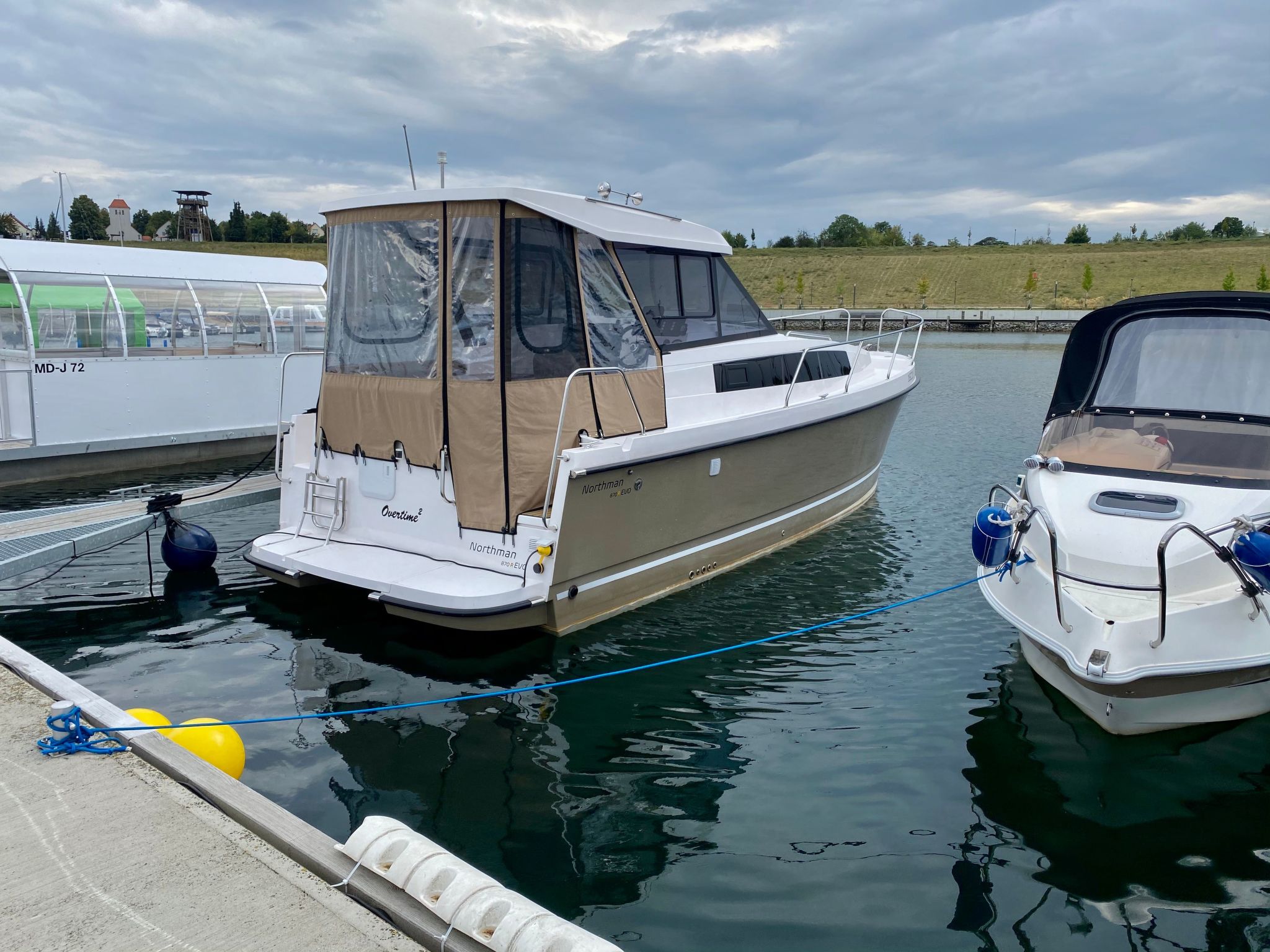 Yacht Overtime im Hafen der Marina Braunsbedra