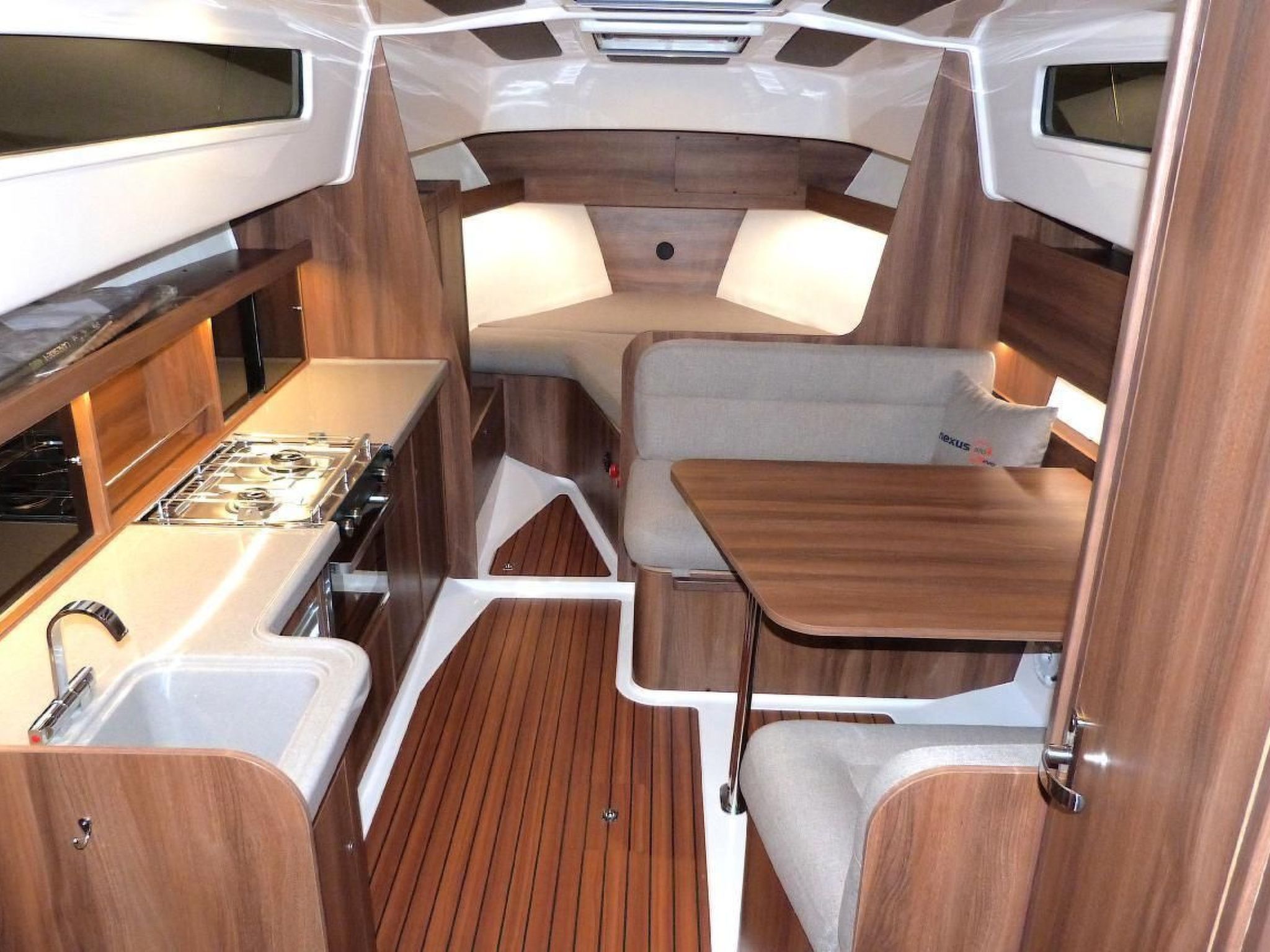 Yacht Overtime im Hafen der Marina Braunsbedra