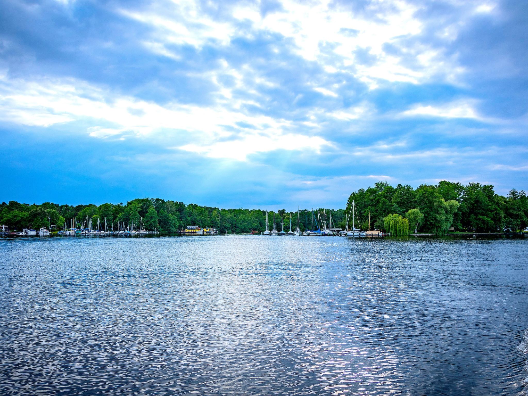 Yacht Overtime im Hafen der Marina Braunsbedra-Image-tags.info