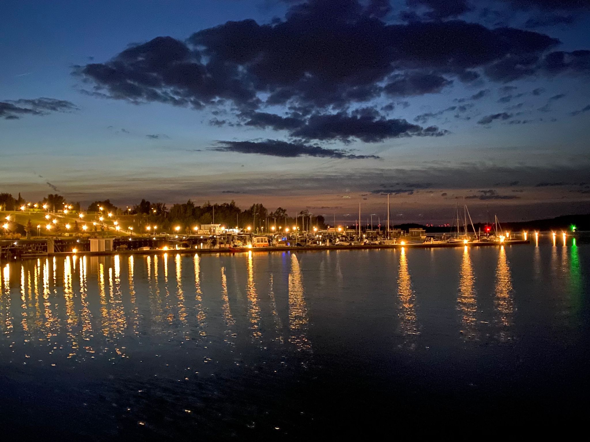 Yacht Overtime im Hafen der Marina Braunsbedra-Outside