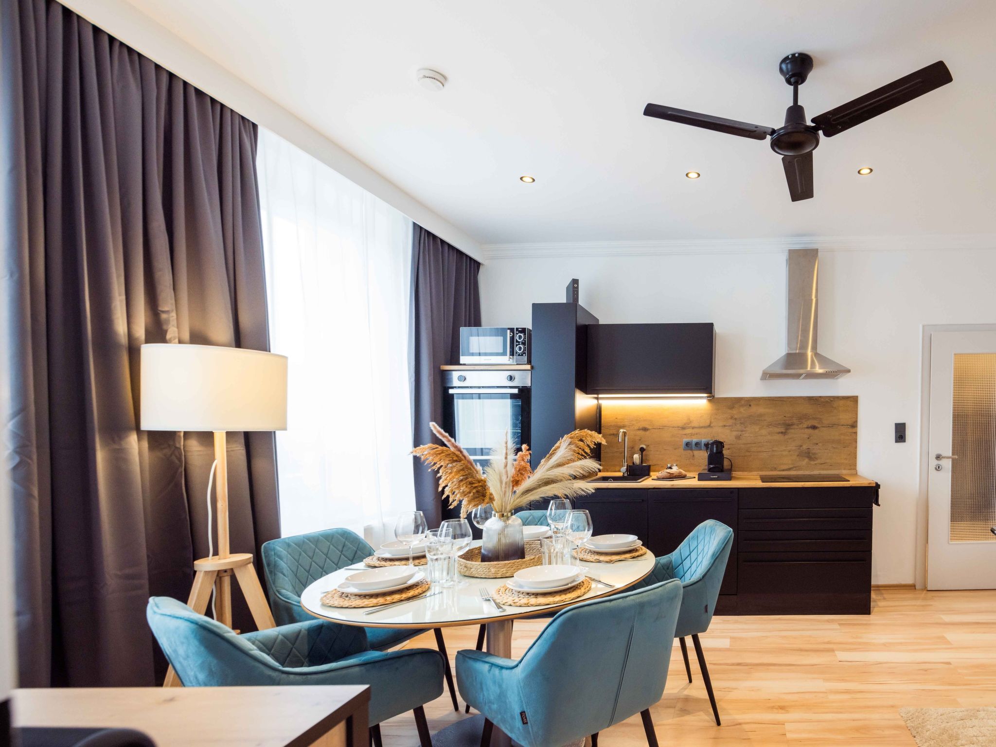Appartement Schiller Apartment im Zentrum von Hof. Küche, Parkplatz, 250MBit Wlan – Cuisine et coin repas, photo 24 sur 57