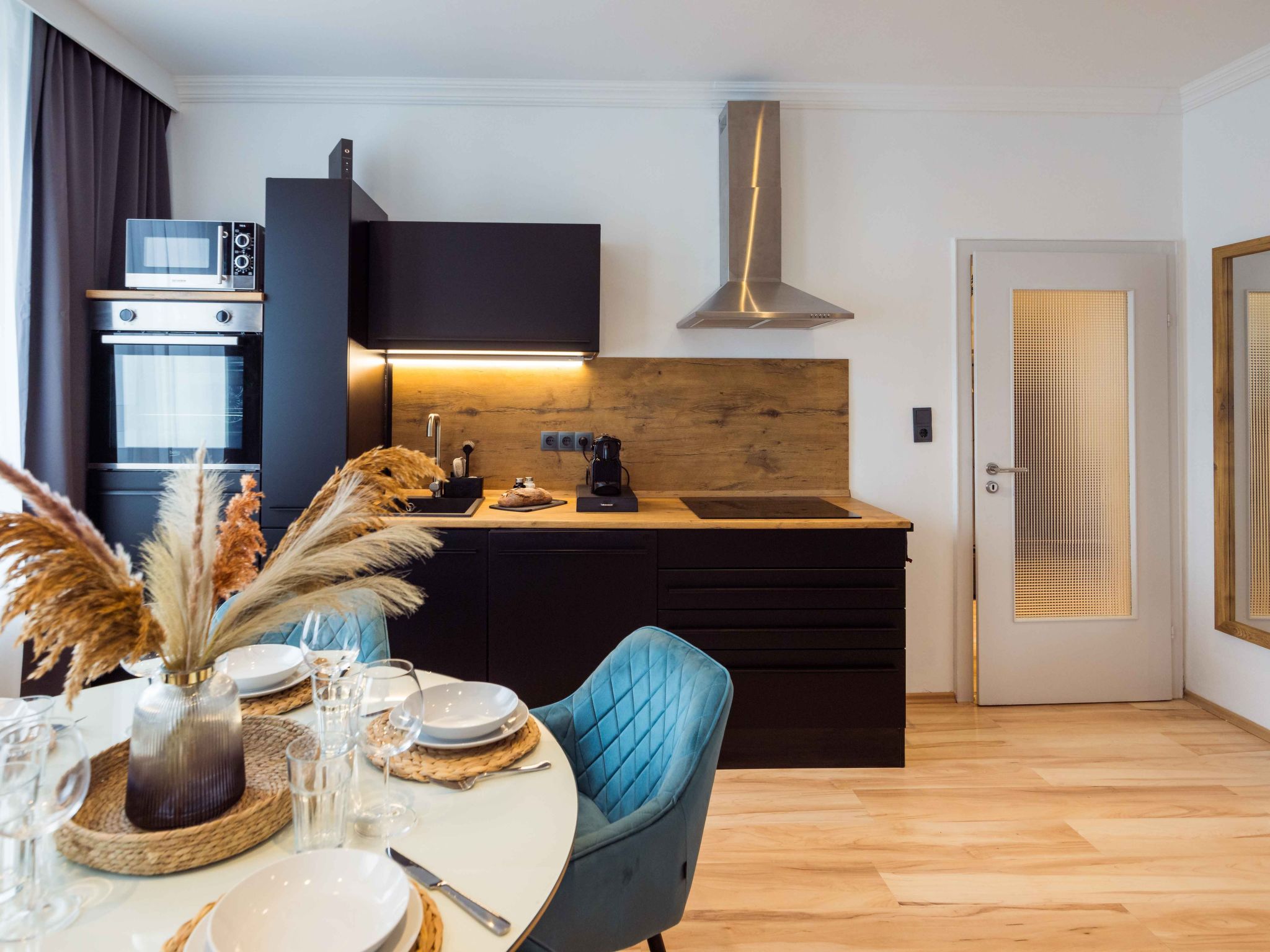 Appartement Schiller Apartment im Zentrum von Hof. Küche, Parkplatz, 250MBit Wlan – Cuisine et coin repas, photo 31 sur 57