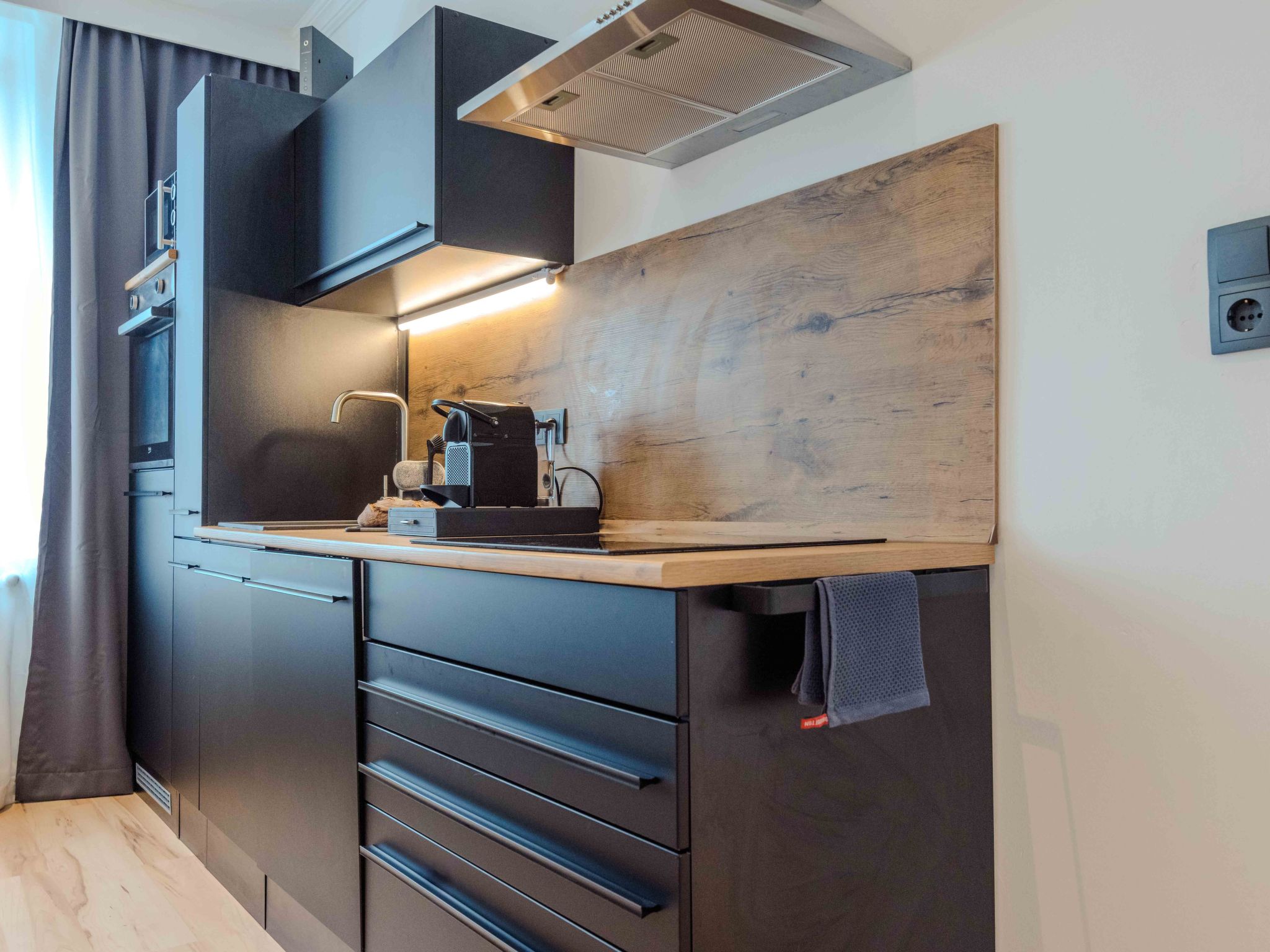 Appartement Schiller Apartment im Zentrum von Hof. Küche, Parkplatz, 250MBit Wlan – Cuisine et coin repas, photo 33 sur 57