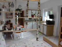 Vrijstaande vakantiewoning met grote tuin in Neundorf, direct aan het Thüringer Woud - thumbnail 6