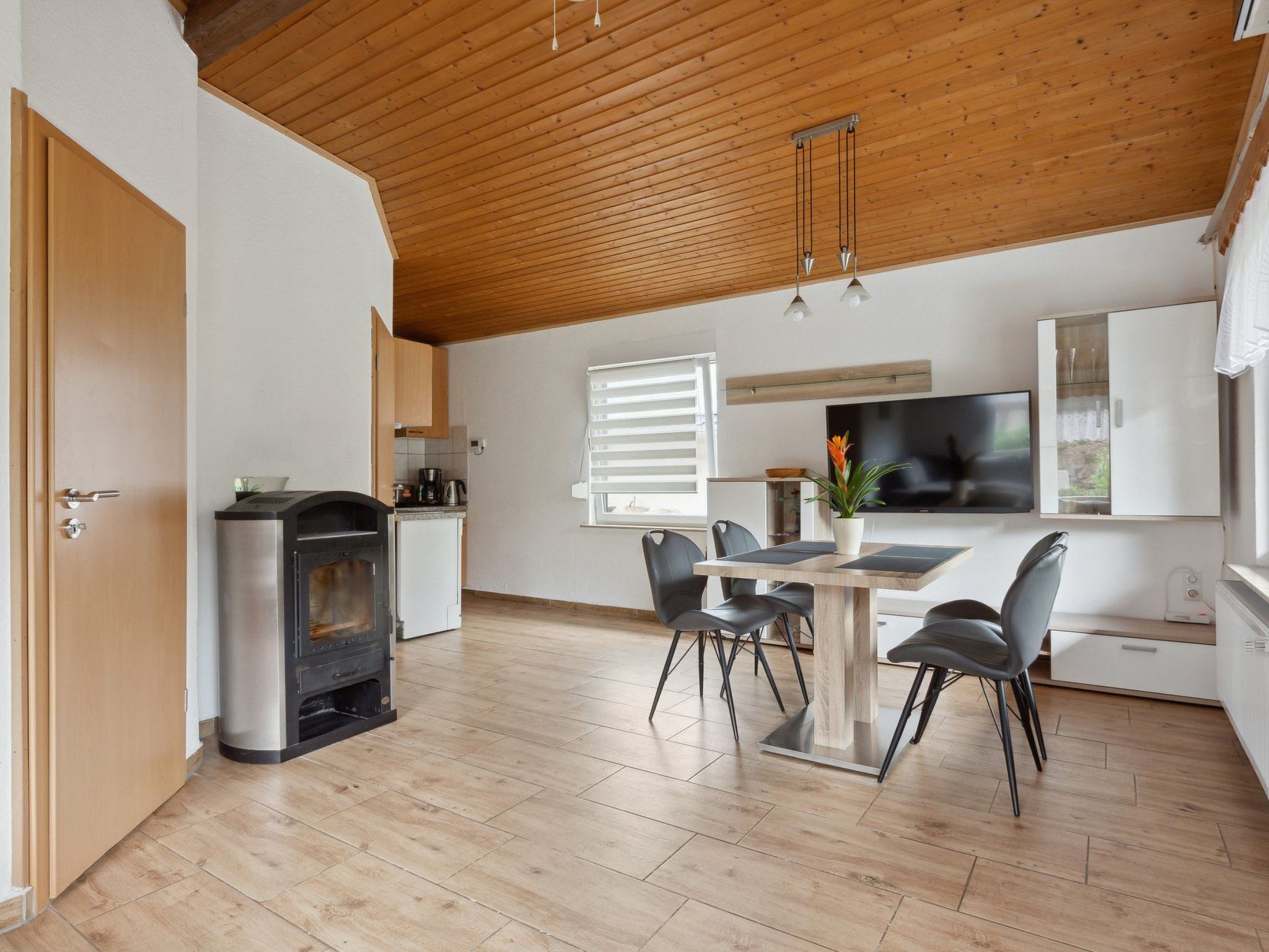 Mit naturnahen Badeteich