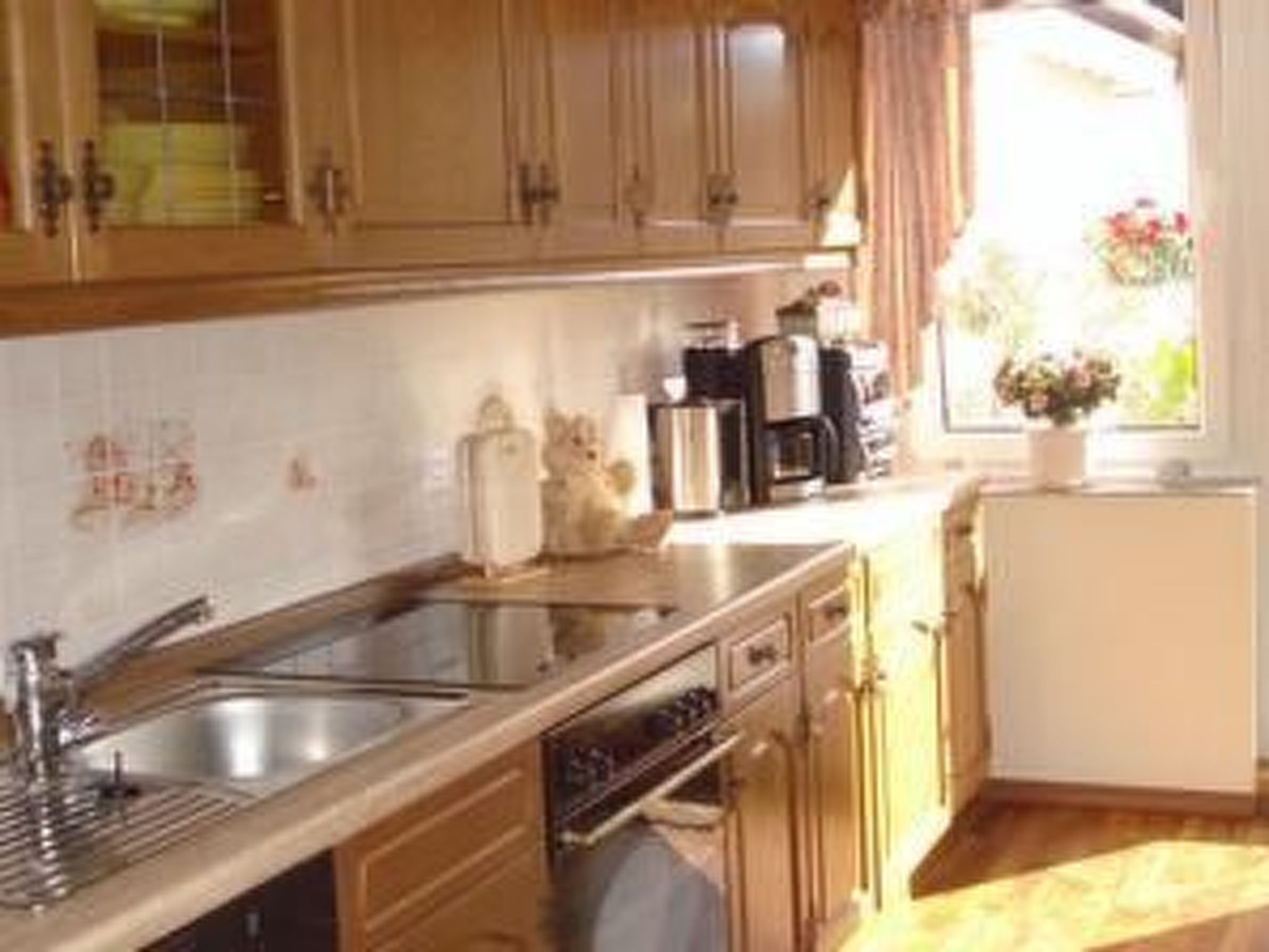 Helle Wohnung in Frankenhain mit Grill-Drinnen