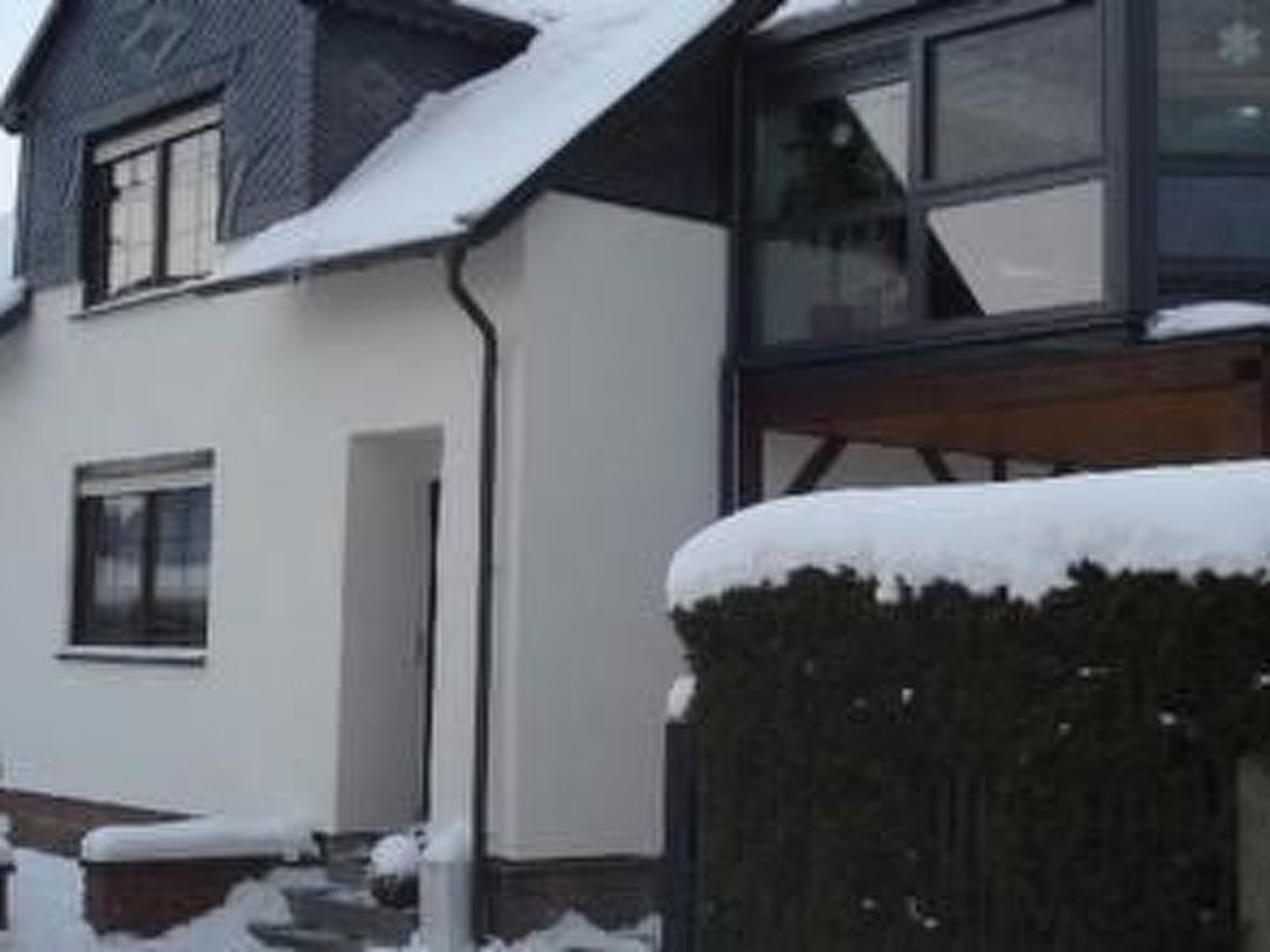 Helle Wohnung in Frankenhain mit Grill-Draußen